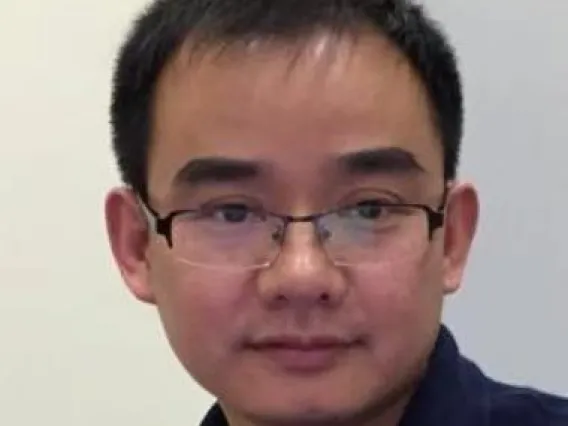 Lei Cao headshot